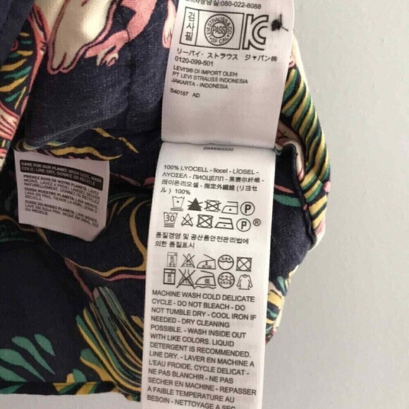 Levi’s Womens Tropical Coconut Girl Vacation Hawaiian Layered Crop Top XS NEW - Picture 10 of 12